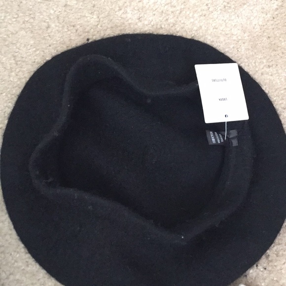 Urban Outfitters Beret - Picture 3 of 3
